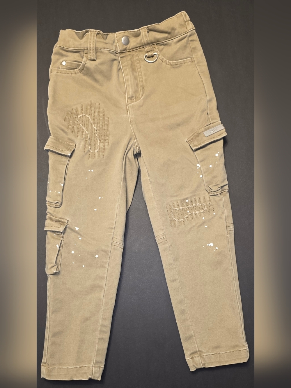 EUC Kith Khaki Cargo Pants with White Paint Splatter Size 4/5